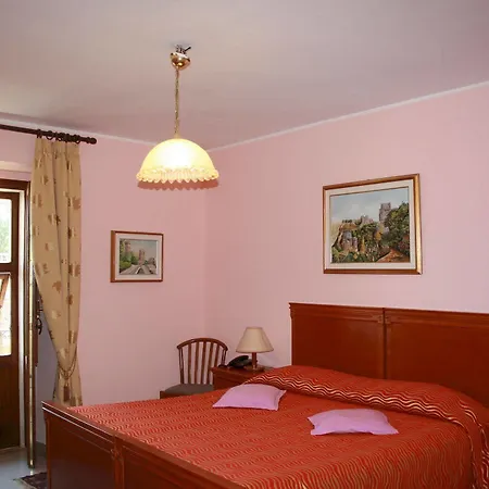 Aparthotel Edelweiss 2*