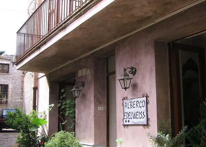 Aparthotel Edelweiss 2*