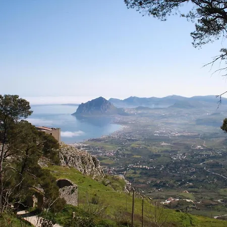 Aparthotel Edelweiss 2*